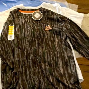 Team Realtree camouflage long sleeve medium size
